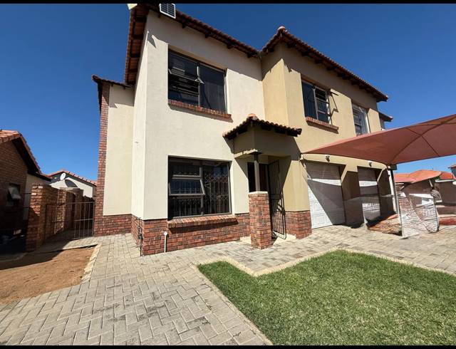 3 BEDROOM TOWNHOUSE FOR SALE IN WATERVAL EAST